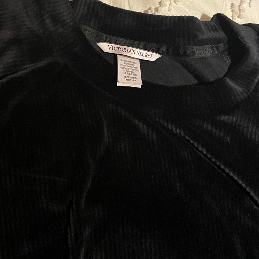 Victoria Secret Black Velvet Lounge Set - Picture 2 of 3